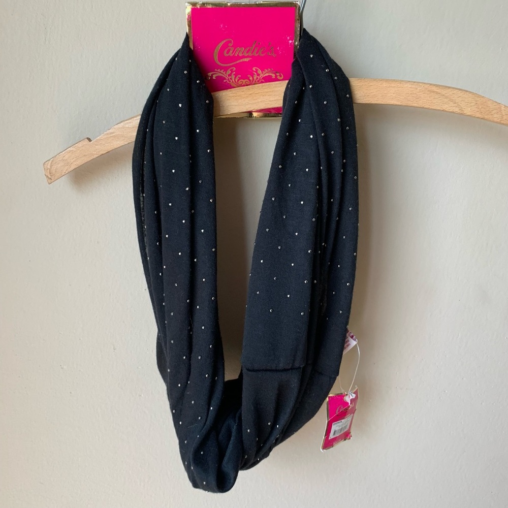 New Candie’s infinity scarf black with studs